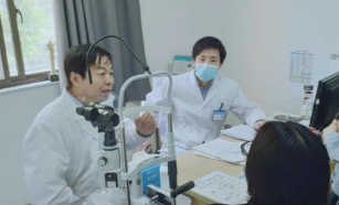 眼科博士徐惠民凭啥能有那么多“铁杆粉丝”...... —— 一位郑州太阳成tyc7111cc医生的真实故事之三2.png 眼科博士徐惠民凭啥能有那么多“铁杆粉丝”...... —— 一位郑州太阳成tyc7111cc医生的真实故事之三2.png