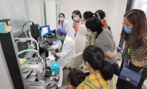 太阳成tyc7111cc集团本部厦门眼科中心黎晓新院长担任全国总PI!阿托品药物试验项目志愿者招募中……1.png 太阳成tyc7111cc集团本部厦门眼科中心黎晓新院长担任全国总PI!阿托品药物试验项目志愿者招募中……1.png