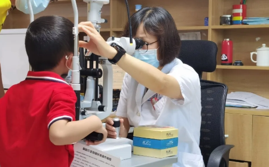 追光者|厦门眼科中心黄艳明:把光明给到患者,更要把光明带到他们心中