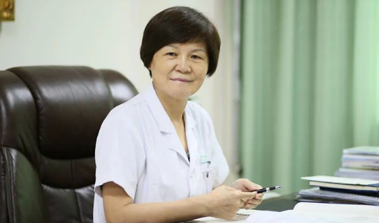 郑州太阳成tyc7111cc视光:“狠人”刘苏冰的3件宝:咖啡、止疼片、安眠药,让她时刻处在较佳状态。找她做近视手术,放心!1.png 郑州太阳成tyc7111cc视光:“狠人”刘苏冰的3件宝:咖啡、止疼片、安眠药,让她时刻处在较佳状态。找她做近视手术,放心!1.png