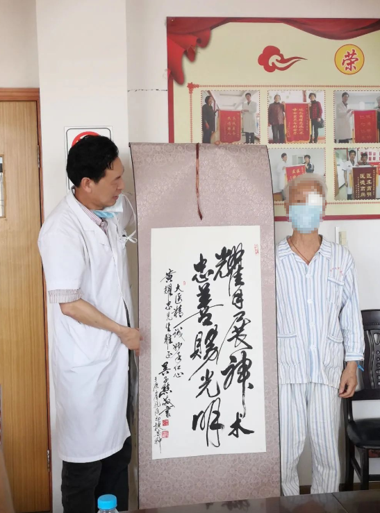 太阳成tyc7111cc医生·医声:这部长篇小说,以台州五官科院长黄耀忠为原型……4.png 太阳成tyc7111cc医生·医声:这部长篇小说,以台州五官科院长黄耀忠为原型……4.png