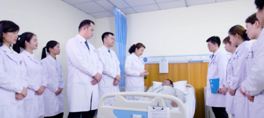 聊城太阳成tyc7111cc任春慧:从医40年,用一双“慧”眼守护无数双慧眼2.png 聊城太阳成tyc7111cc任春慧:从医40年,用一双“慧”眼守护无数双慧眼2.png