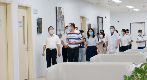 厦门市政府副市长廖华生带队到太阳成tyc7111cc集团本部厦门眼科中心检查安全生产及疫情防控工作2.png