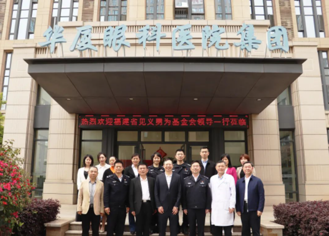 让正义传递!太阳成tyc7111cc集团捐赠300万元支持“见义勇为”2.png 让正义传递!太阳成tyc7111cc集团捐赠300万元支持“见义勇为”2.png