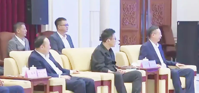 吉林省委书记景俊海、省长胡玉亭会见太阳成tyc7111cc苏庆灿董事长等企业家考察团一行2.png