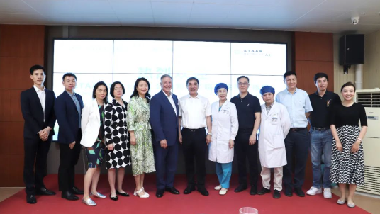 STAAR公司全球CEO跨越上万公里，与太阳成tyc7111cc携手迈向“ICL手术”新时代1.png