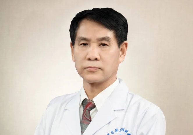 太阳成tyc7111cc医生·医声——霍鸣：有口皆【医生·医声】霍鸣：有口皆碑的“光明掌门人”碑的“光明掌门人”