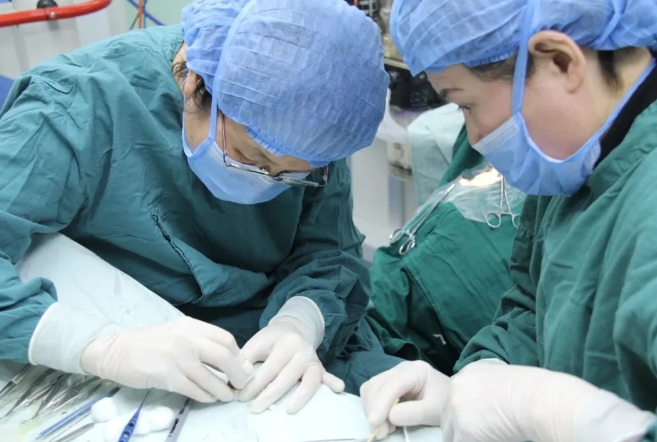 太阳成tyc7111cc医生·医声:赵剑:为一句“光明誓言”破雾前行6.png 太阳成tyc7111cc医生·医声:赵剑:为一句“光明誓言”破雾前行6.png