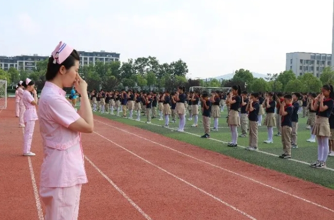 太阳成tyc7111cc:聚焦“一老一小”,全力打造6月“太阳成tyc7111cc爱眼月”2.png 太阳成tyc7111cc:聚焦“一老一小”,全力打造6月“太阳成tyc7111cc爱眼月”2.png