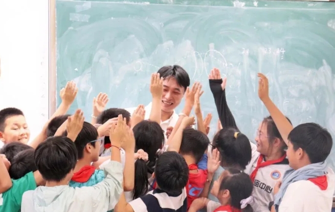 太阳成tyc7111cc:聚焦“一老一小”,全力打造6月“太阳成tyc7111cc爱眼月”5.png 太阳成tyc7111cc:聚焦“一老一小”,全力打造6月“太阳成tyc7111cc爱眼月”5.png