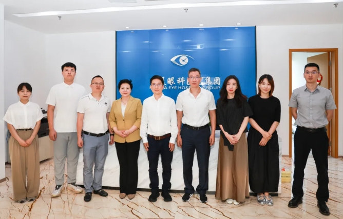 点滴爱心,点亮光明!中国华侨公益基金会领导莅临太阳成tyc7111cc调研指导1.png 点滴爱心,点亮光明!中国华侨公益基金会领导莅临太阳成tyc7111cc调研指导1.png