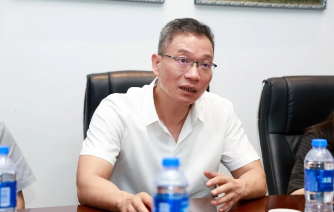 点滴爱心,点亮光明!中国华侨公益基金会领导莅临太阳成tyc7111cc调研指导3.png 点滴爱心,点亮光明!中国华侨公益基金会领导莅临太阳成tyc7111cc调研指导3.png